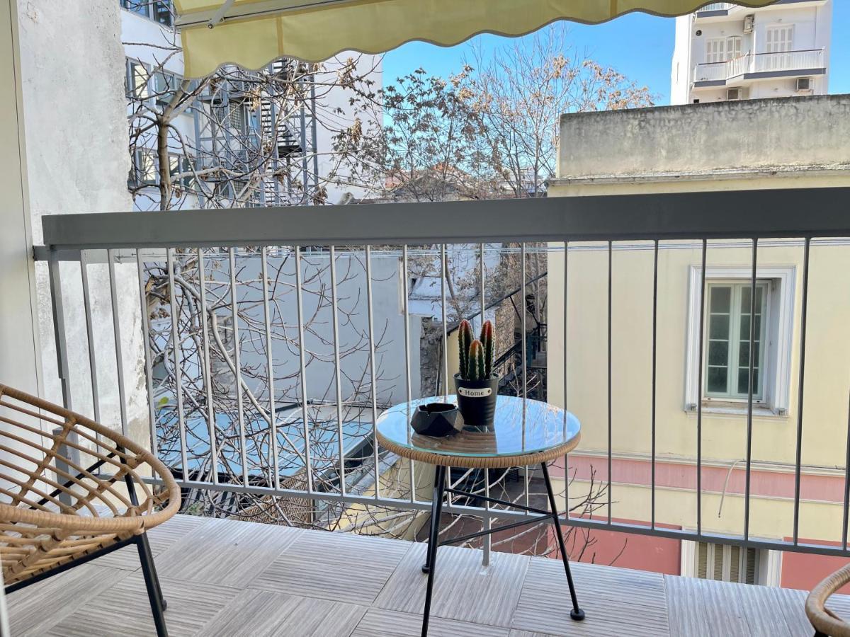 Oikiastudios Patras Buitenkant foto